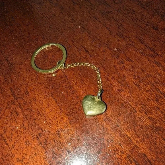 2/$10 Ellie Vail 18k Gold Plated Heart Keyring - Picture 3 of 4